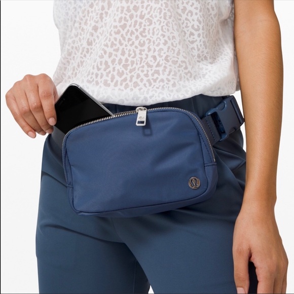 lululemon athletica Handbags - Lululemon Everywhere Belt Bag
